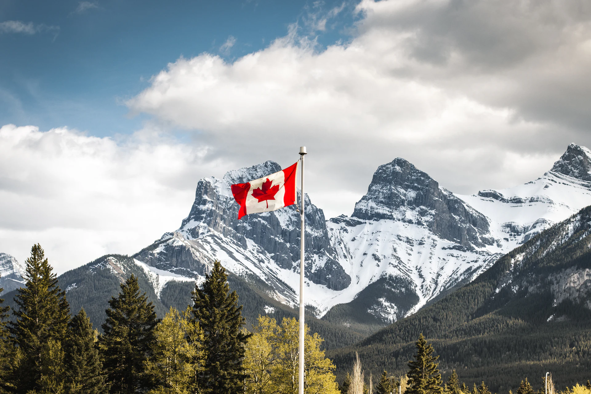 Canada Visitor Visa from the UAE: A Decision Guide for Residents