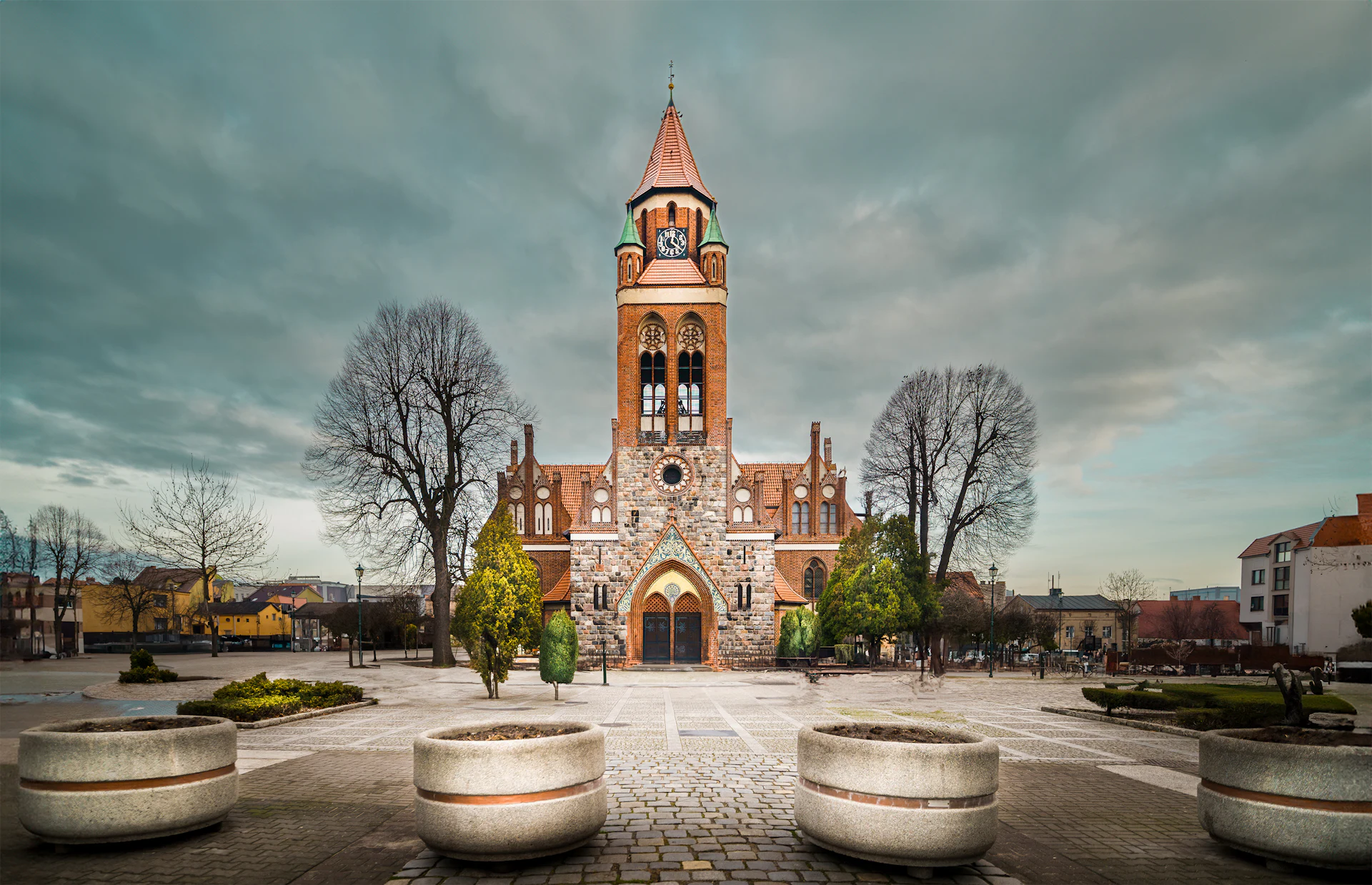 Poland Schengen visa form checklist for UAE residents with passport, Emirates ID and itinerary documents