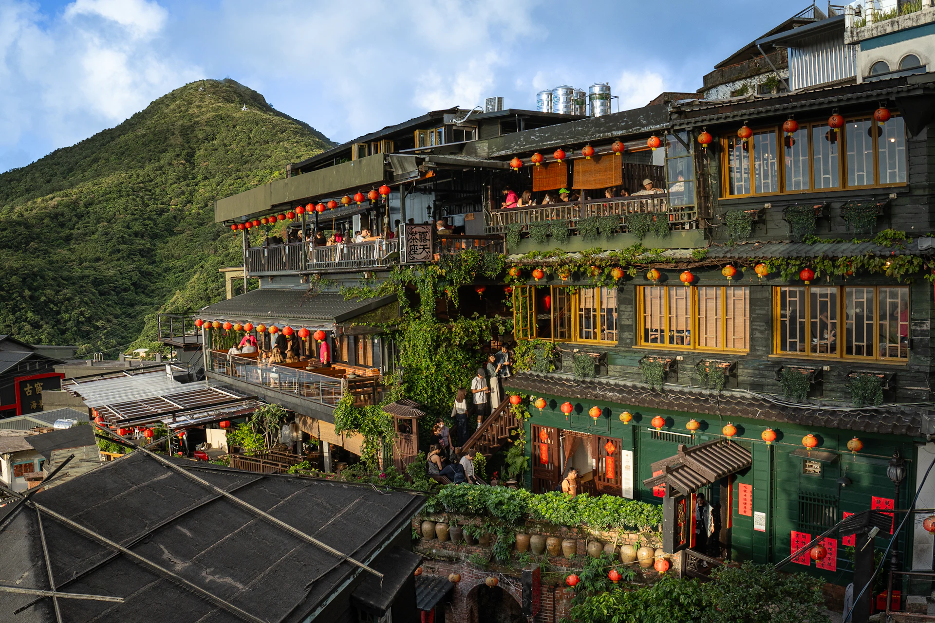 Taiwan tourist visa documents for a non-working spouse in the UAE using sponsor bank statements